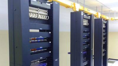 Los racks o gabinetes constituyen la primera instancia que resguarda y protege dispositivos críticos dentro de la empresa.