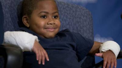 Zion Harvey se encuentra recuperándose del trasplante de manos.