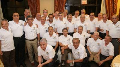 La promoción 1965 del instituto La Salle brindó por sus años de amistad.