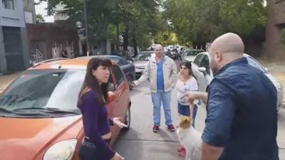 Una mujer intentó abandonar su perro.