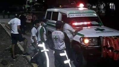 Unos 21 rescatistas esperaron en Migración hondureña pero se les negó el acceso al país por hoy, dicen autoridades.