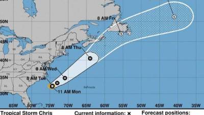 Gráfico cedido por el Centro Nacional de Huracanes (NHC) donde se observan los pronósticos para la tormenta tropical Chris en el Océano Atlántico. EFE