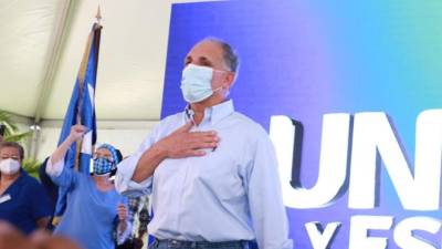 Nasry Asfuera en el evento donde aceptó la precandidatura presidencial.