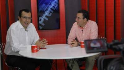 El precandidato liberal del movimiento Por Honduras, por nosotros, Luis Zelaya, es entrevistado por el periodista Germán Briceño.