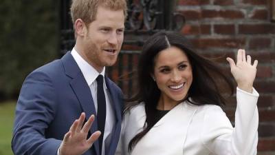 Harry y Meghan anunciaron que darían 'un paso atrás' como miembros de primer rango en la familia real, a todas luces una 'renuncia' a la realeza.