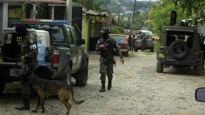 Los capturados junto con las evidencias correspondientes fueron presentados por la Policía.