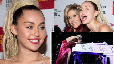 Miley Cyrus fue la estrella de una gala LGBT en Los Ángeles donde llegó hasta besar un piano.