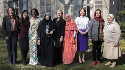 Las damas galardonadas con el premio, entre ellas Julissa Villanueva, directora de Medicina Forense.