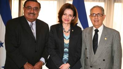 Nahúm Valladares, María del Carmen Nasser y Jubal Valerio.