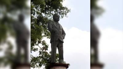 Hace falta una placa en su pedestal que lo identifique como el alcalde que protegió El Merendón.