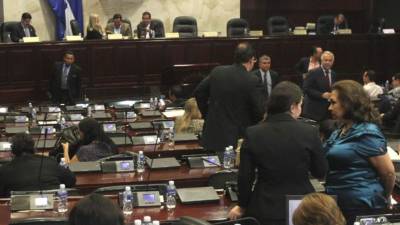 Los legisladores sesionaron ayer a las 11:00 am.