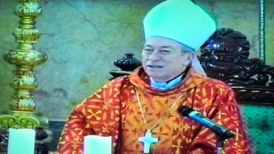 El cardenal Rodríguez ofició la homilía de Domingo de Ramos en una iglesia vacía por la pandemia del COVID-19.