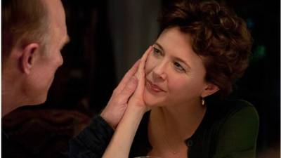 Necesitar estar con alguien es llenar tu vida. Estar con quien quieres, en cambio, te hará más feliz y plena.