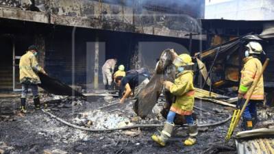 El incendio de anoche dejó cuantiosas pérdidas en las familias.