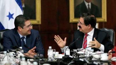 El mandatario Juan Orlando Hernández inició el diálogo con el líder de Libre, Manuel Zeleya, y miembros del partido.