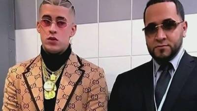 Bad Bunny y Jeffrey Ayala Colón (d). Captura Telemundo.