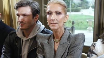 La cantante preocupó al público al lucir demasiado delgada y demacrada a su paso por el desfile de Alexandre Vauthier durante la Semana de la Moda en París.