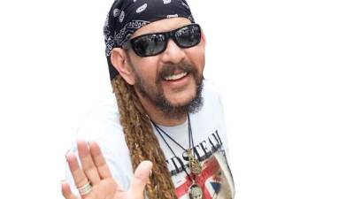 El artista dominicano Toño Rosario.