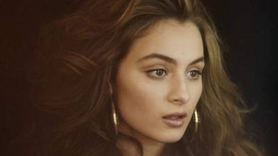 A parte de su belleza, la británica es cantante.