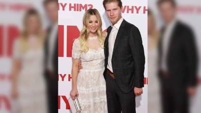 Cuoco y Cook están juntos desde 2016.