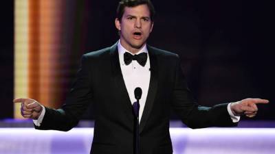 El actor dio un apasionado discurso donde habló de la importancia del carácter en la vida, en el que se refirió a su hermano y a su divorcio de la actriz Demi Moore.