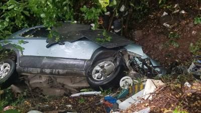 La camioneta quedó destruida.