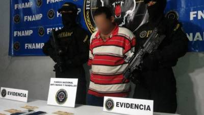 El detenido al momento de ser presentado por la FNAMP.