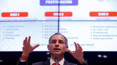 El subsecretario de Prevención y Promoción de la Salud, Hugo López-Gatell, habla durante la conferencia matutina del presidente de México, Andrés Manuel López Obrador, en el Palacio Nacional de Ciudad de México (México).