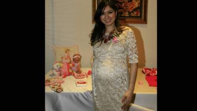 Galardonada. Julietta Jaar de Flores festejó con gran entusiasmo la bienvenida en honor a su primogénita.