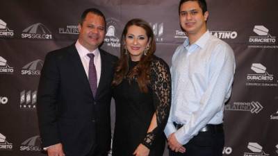 William, Ligia y William Hall.