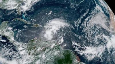 Fotografía cedida por la Administración Nacional Oceánica y Atmosférica (NOAA) de Estados Unidos por vía del Centro Nacional de Huracanes (NHC) donde se muestra la localización del ciclón 9 este miércoles a las 11:40 hora local (15:40 GMT).