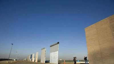 Los prototipos del muro fronterizo entre EEUU y México. EFE/Archivo