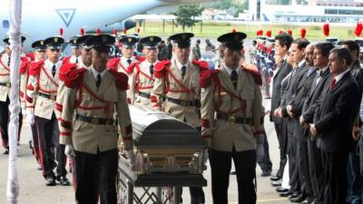 Imagen de archivo donde se observa la repatriación de los cadáveres, en agosto de 2010.