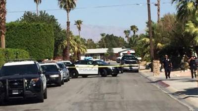 Los agentes llegaron para atender la emergencia familiares. Foto Univisión.