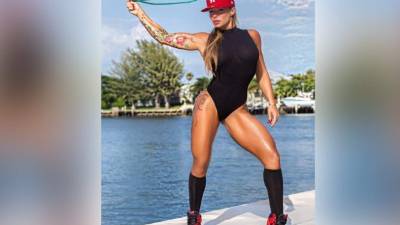 Zoe Gregory, es una modelo Playboy británica, que se ha encargado de poner en duda el amor de Alex Rodríguez por Jennifer López.