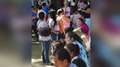 Filas interminables hubo ayer en el Registro.