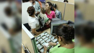 Más de 80,000 cédulas hay engavetadas.