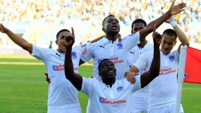 El Olimpia remontó al Marathón con un doblete de Javier Estupiñán y logró el triunfo. Foto Ronald Aceituno
