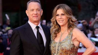 Tom Hanks reveló que su esposa Rita Wilson sufrió los síntomas más graves del COVID-19.