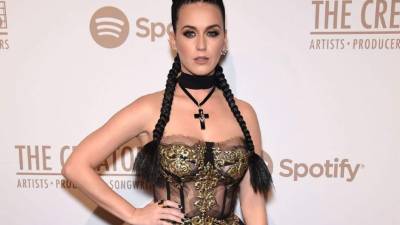 “Rise” es el primer tema inédito de la artista después de “Prism”, disco que salió al mercado en 2013.