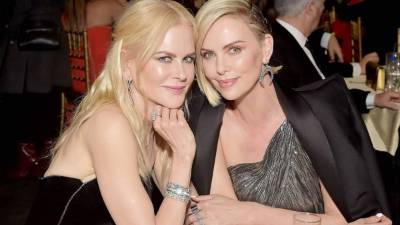 Hoy, tanto Charlize Theron como Nicole Kidman hacen que la gente se sorprenda ante lo irreconocible de sus rostros en su nuevo filme.Pero aunque en parte el cambió que lucen ahora es sólo es con fines histriónicos, también es innegable que ambas ganadoras del Óscar también lucen bastante diferentes en la vida real.