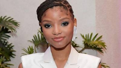 Halle Bailey encarnará a la princesa Ariel en el remake de 'La Sirenita'.