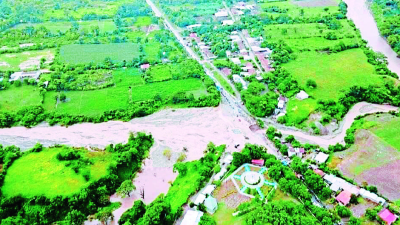 Se anunció la construcción de puentes desde este pasado junio, pero ningún proyecto ha comenzado, y las interrupciones de paso vehicular a ambas fronteras sigue siendo frecuente por las fuertes lluvias que azotan el occidente del país.