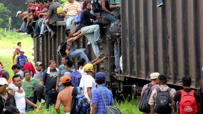 Decenas de migrantes se van del país por distintas razones.