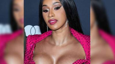 Cardi B compartió su decisión de blanquear su zona íntima.