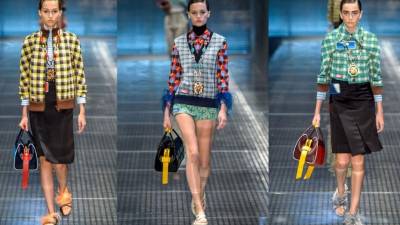 Prada hace una divertida mezcla de estampados y colores en su colección.