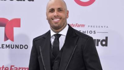 El cantante promociona el tema “Sunset” de Farruko junto con Shaggy.