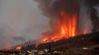 El volcán Cumbre Vieja entró en erupción en las Islas Canarias, de España.