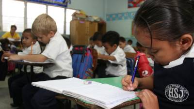 La permanencia en las aulas ha logrado que el nivel de conocimiento de los niños mejore, incluso, permitirá que lleguen a la secundaria con conocimientos superiores si se mantiene la permanencia.