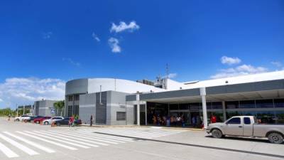 Fachada del aeropuerto sampedrano Ramón Villeda Morales. Foto: Yoseph Amaya